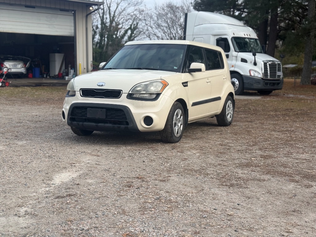 2013 Kia Soul Base's photo