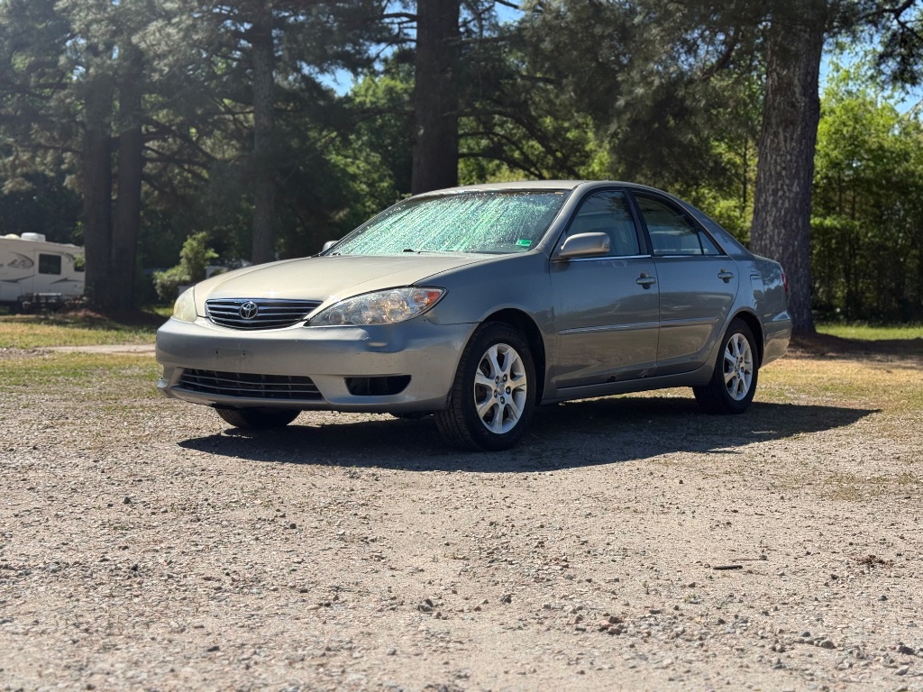 2005 Toyota Camry XLE 5AT's photo